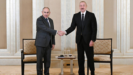 Aliyev ve Paşinyan Abu Dabide bir araya geldi