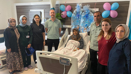 53 yaşındaki kadın ikiz bebek dünyaya getirdi