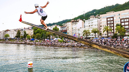Red Bull Yağlı Direk Coşkusu Ordu’da Yaşandı Red Bull Yağlı Direk Coşkusu Ordu’da Yaşandı