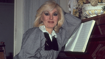 Usta sanatçı Rüçhan Çamay 94 yaşında hayatını kaybetti Usta sanatçı Rüçhan Çamay 94 yaşında hayatını kaybetti