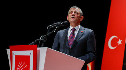 Özgür Özel, belediye başkanları ile bir araya geldi