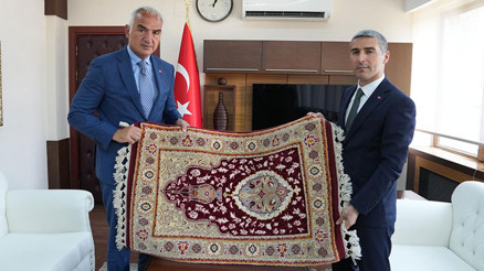 Bakan Ersoy: Yabancı turist rotalarına da girecek bir Uşak için gerekli çalışmaları yapacağız