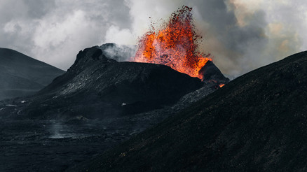 Eriyen buzullar yanardağları uyandırabilir