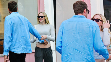 Önce gözleri yeniden buluştu, sonra elleri... Seven kalpleri ayrılığa dayanamadı.. Dargın aşıklar barıştı Önce gözleri yeniden buluştu, sonra elleri... Seven kalpleri ayrılığa dayanamadı.. Dargın aşıklar barıştı