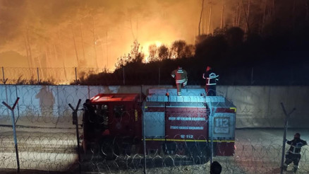 Suriye sınırında korkutan yangın Alevlerle mücadele gece de devam ediyor