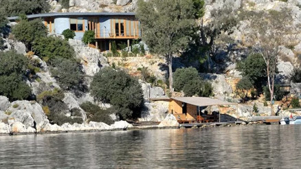 İngilizin kaçak villasının yıkımına borç engeli İngilizin kaçak villasının yıkımına borç engeli