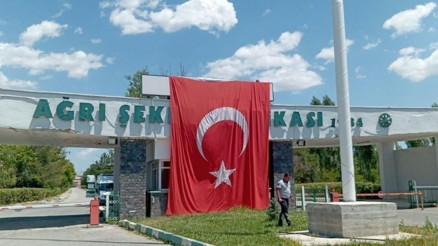 Ağrıda Terörsüz Türkiye vurgusu Türk bayraklarıyla donatıldı