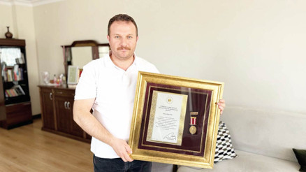 9 yıldır 8 şarapnel parçasıyla yaşıyor