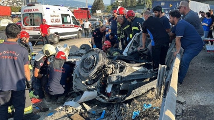 Kocaeli’de feci kaza İki otomobil ve TIR çarpıştı; 5 ölü, 1 yaralı