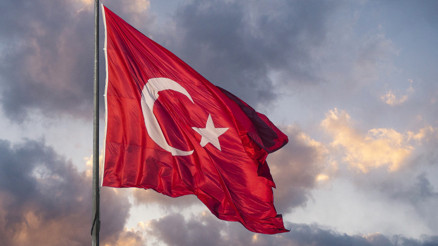 15 Temmuz’da bayrak asılır mı, yarıya iner mi Türk bayrağı asılan günler ve milli bayramlar hangileri 15 Temmuz’da bayrak asılır mı, yarıya iner mi Türk bayrağı asılan günler ve milli bayramlar hangileri