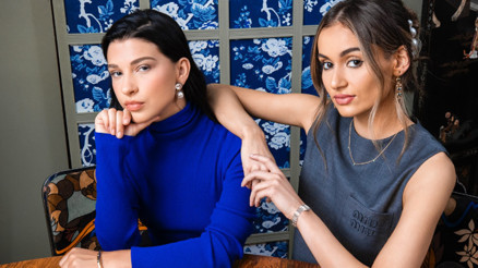 Babası servetini hayır kurumlarına dağıtacak... Milyarderin kızı bir değil iki işte birden çalışıyor Babası servetini hayır kurumlarına dağıtacak... Milyarderin kızı bir değil iki işte birden çalışıyor