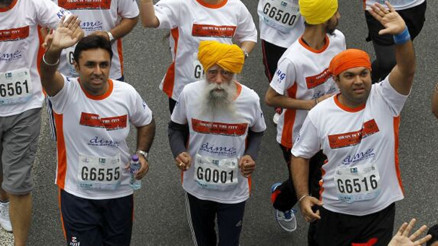 Dünyanın en yaşlı maraton koşucusu trafik kazasında öldü: 114 yaşındaki Sarıklı Kasırgaya veda