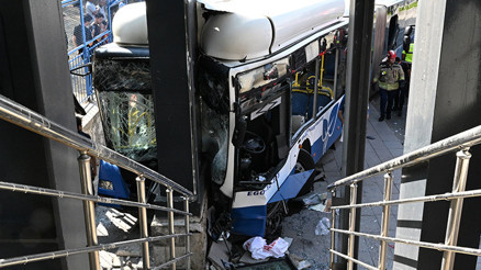 Ankarada belediye otobüsü kaza yaptı 24 kişi yaralandı