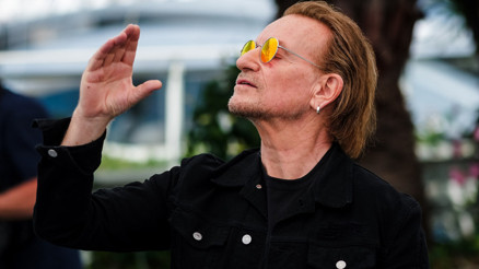 Şimdi milyonlarla oynuyor... Ama çocukluğu çok zor geçti: Annem öldükten sonra yiyecek artıklarıyla beslenirdik... Şimdi milyonlarla oynuyor... Ama çocukluğu çok zor geçti: Annem öldükten sonra yiyecek artıklarıyla beslenirdik...