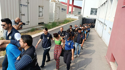 Narkokapan-Adana 2 operasyonu... Yakalanan 41 kişi adliyeye sevk edildi