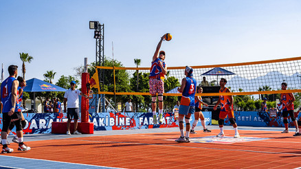 Red Bull Back Line İle Sokak Voleybolu Heyecanı İzmir’e Taşınıyor