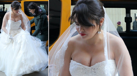 Aşkta yüzü gülmemiş, gözyaşları sel olmuştu... Minnettarım bu aşkı yaşatana Rol için giymişti, şimdi kendi gelinliğini diktiriyor