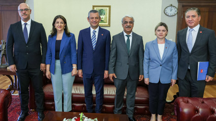 DEM Parti heyetinden CHP lideri Özel’e ziyaret