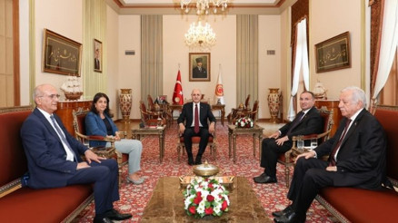 TBMM Başkanı Kurtulmuş, Meclis Başkanvekillerini kabul etti