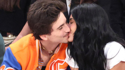 Milyonları aşkına kavuşmasına engel... Sevgilisinin ailesi onu istemiyor... Oğlumuzun değeri senin paranla ölçülmez Milyonları aşkına kavuşmasına engel... Sevgilisinin ailesi onu istemiyor... Oğlumuzun değeri senin paranla ölçülmez