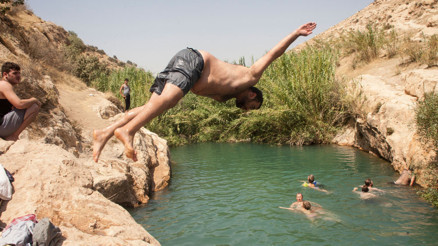 Aman dikkat, son atlayışınız olabilir Balıklama atlamak çok eğlenceli ama felç kalabilirsiniz