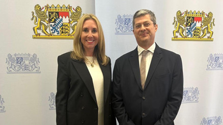 Bavyera Eğitim Bakanı Anna Stolz ile göçmen kotası üzerine görüşüldü Bavyera Eğitim Bakanı Anna Stolz ile göçmen kotası üzerine görüşüldü