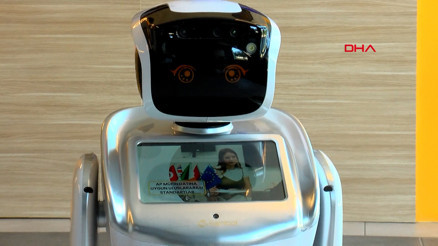 Demirören Medya ve Teknoloji Lisesinde robotla tanıtım dönemi