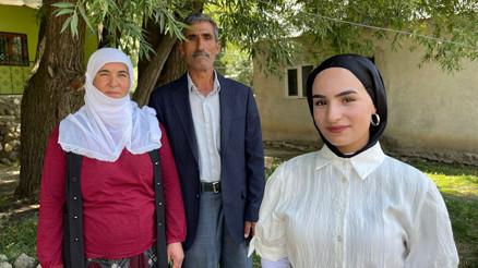 YKS sonrası kızını çiçeklerle karşılamıştı Çimen, aldığı puan ile babasını gururlandırdı