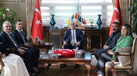 Bakan Işıkhan Bitliste konuştu: Namluların sustuğu yerde makinelerin sesi yükselecek Bakan Işıkhan Bitliste konuştu: Namluların sustuğu yerde makinelerin sesi yükselecek