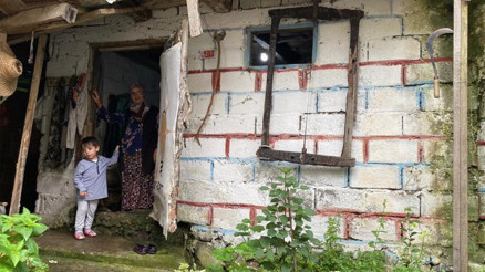 Bir kent diken üstünde Köylüler durumu fark etti... Üzerinde pençe izleri vardı