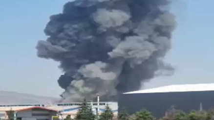 Kayseride mobilya fabrikası yanıyor