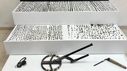 Konyada tarihi eser operasyonu... 2 bin 108 parça eser ele geçirildi