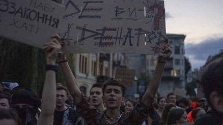 Ukraynada yolsuzluk krizi... Halk sokağa döküldü