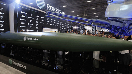 Silah sanayinde yerli fırtına Sarsılmaz top, Roketsan füze kuşandı