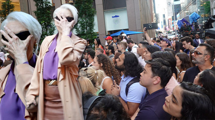 Efsane rolüne 19 yıl sonra geri döndü, onu görmek isteyen hayranları izdiham yarattı