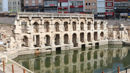 Varlığını duyan görmek için geliyor | Gurbetçilerin uğrak yeri oldu...