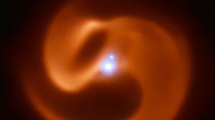 NASA ölmekte olan yıldızların ölüm dansını fotoğrafladı