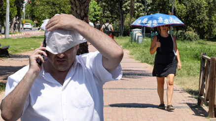 Bir kentte 95 yılın sıcaklık rekoru kırıldı Bugün pik noktaya ulaştı | Cadde ve sokaklar boşaldı Bir kentte 95 yılın sıcaklık rekoru kırıldı Bugün pik noktaya ulaştı | Cadde ve sokaklar boşaldı