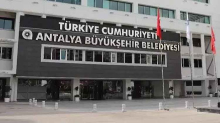 Antalya Büyükşehir Belediyesine yönelik soruşturmada gözaltına alınan 3 kişiden 2si tutuklandı