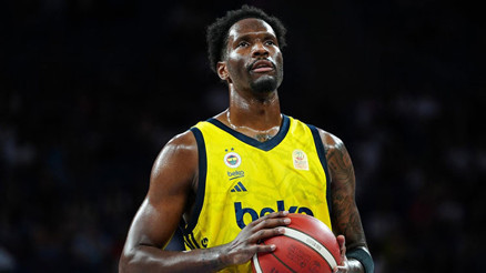 NBAde Phoenix Suns, Nigel Hayes-Davisi kadrosuna kattı