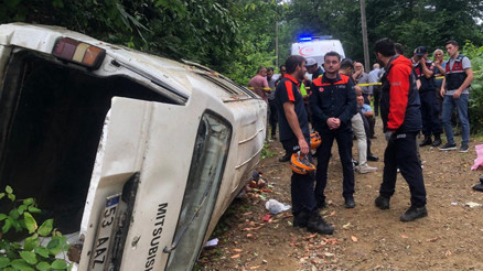 Rizede feci kaza Minibüs, yamaçtan yuvarlandı: 2 ölü, 3 yaralı