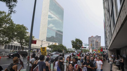 BM Genel Merkezi önünde protesto: Gazzede açlığa son verin