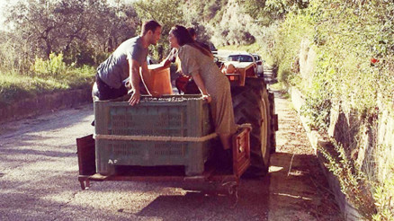 Yakışıklı köy delikanlısına aşık olup evlendi... Oyunculuğu bıraktı, evini barkını sattı... Kocam velinimetimdir... Artık iş ortağı da olduk