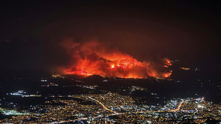 ‘Yeşil Vatan’da kırmızı alarm... Aşırı sıcaklar ve sert rüzgâr çıra etkisi yapıyor ‘Yeşil Vatan’da kırmızı alarm... Aşırı sıcaklar ve sert rüzgâr çıra etkisi yapıyor