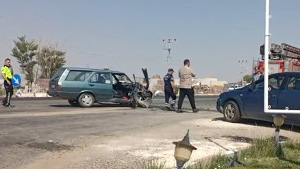 Ispartada iki otomobil çarpıştı: 1i ağır 8 yaralı