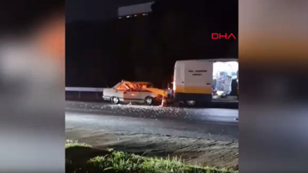 Küçükçekmecede otomobil, İETT yol bakım aracına çarptı: 1i ağır 5 yaralı