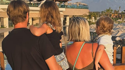 Hayat ona hiç acımadı… Önce gencecik kocası kanserden öldü… Tam mutluluğu yeniden bulmuşken kez de hiç sarılamadığı bebeğini kaybetti Hayat ona hiç acımadı… Önce gencecik kocası kanserden öldü… Tam mutluluğu yeniden bulmuşken kez de hiç sarılamadığı bebeğini kaybetti