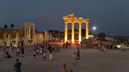 Side Antik Kenti gece görüntüsüyle büyülüyor