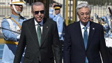 Kazakistan Cumhurbaşkanı Ankarada | Erdoğan, Tokayevi resmi törenle karşıladı
