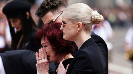 Müzik dünyasının acı günü... Kıyamadığı 43 yıllık kocasına böyle veda etti... Arkasından hem ağladı hem ağlattı